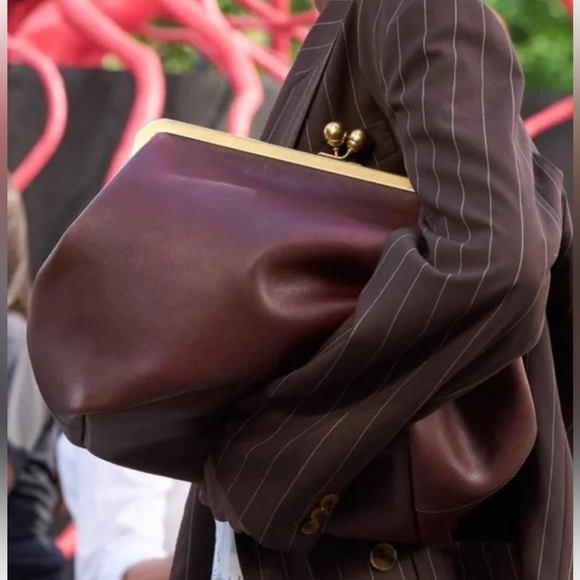 Coach Handbags - Coach Brown Leather Kisslock Wristlet